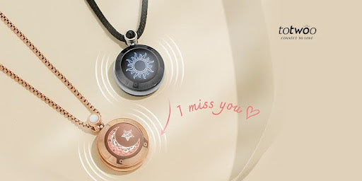 חגגו קשרים נצחיים בעזרת שרשרת זוגית של שמש וירח.